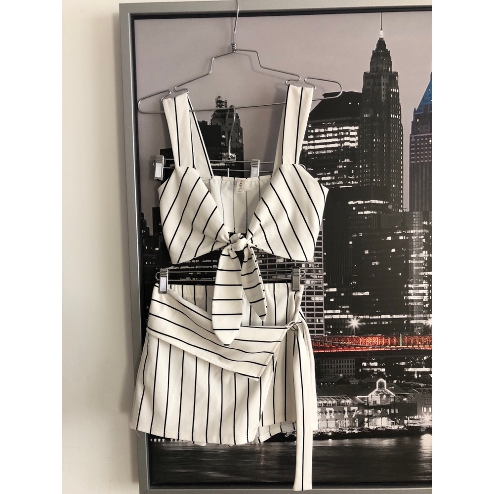 White & black skort & tie-knot set 🌹